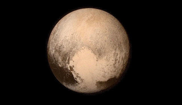 美国探测器成功飞掠冥王星